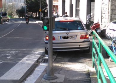 Coche siempre en la acera