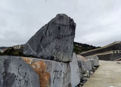 Nuevo espigón falto de seguridad total