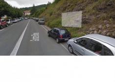 Coches invadiendo la calzada de la variante de Oiartzun