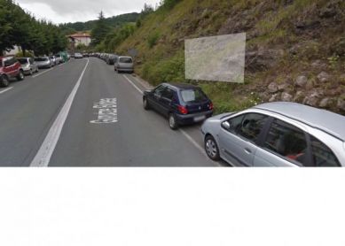 Coches invadiendo la calzada de la variante de Oiartzun