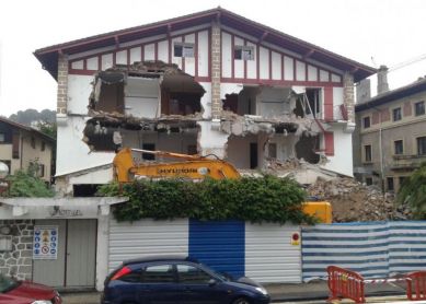 Derribo cultural celebrando ser la capital