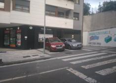 Aparcamiento en la acera en Mutriku