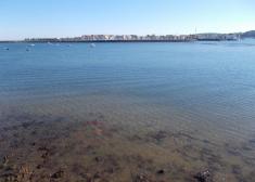 Tumbona en el agua