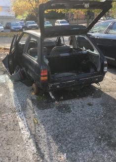 Parking UPV Ibaeta Antiguo continúa vehículo sin retirar