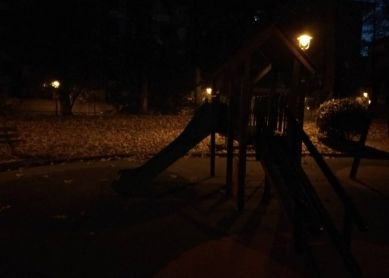 Poca iluminación en el parque