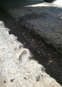 Mal asfaltado en el Paseo Salamanca 