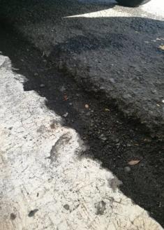 Mal asfaltado en el Paseo Salamanca 