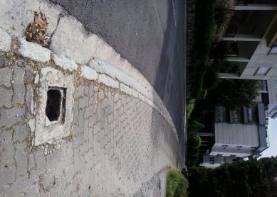 Alcantarilla sin tapa muy peligrosa