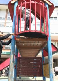 Columpios rotos e inaccesibles 