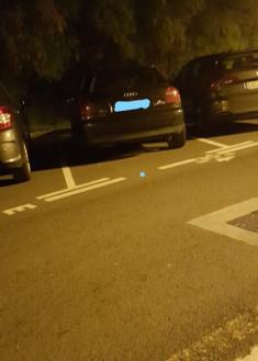 Vehículo que aparca en residente en Zarautz