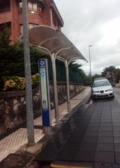 Faltan asientos en la marquesina 