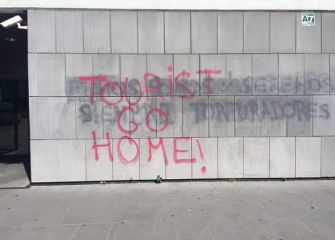 Mensaje xenófobo en polideportivo municipal de Intxaurrondo