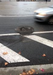 Socavón en el pavimento