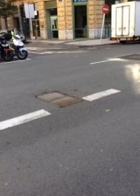 Tapa de arqueta en mal estado y ruidosa