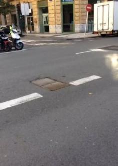 Tapa de arqueta en mal estado y ruidosa
