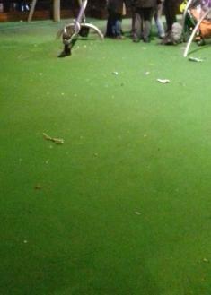 Suciedad en el parque infantil