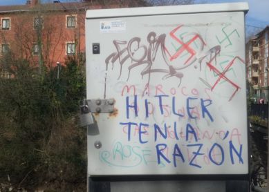Pintadas fascistas en Txomin