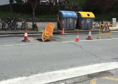 Socavón en Avda. Zarautz 90