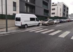 Vehículos que aparcan donde quieren...