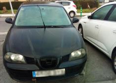 Coche abandonado en Irun