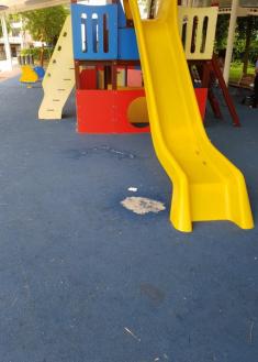 Parque infantil postbotellon