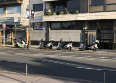 ¿Dónde aparcamos las bicis y motos en verano en Donosti si no hay suficiente espacio?