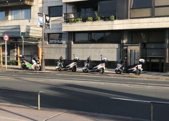 ¿Dónde aparcamos las bicis y motos en verano en Donosti si no hay suficiente espacio?