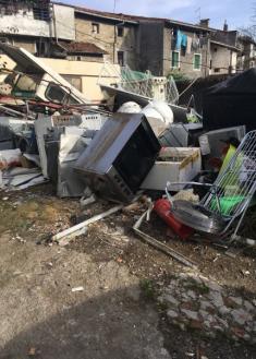 Vivir en un vertedero permitido por el Ayuntamiento de Andoain