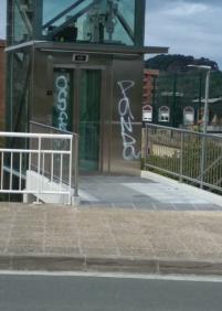 Pintada en ascensor en Donostia