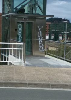 Pintada en ascensor en Donostia