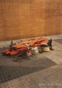 Acera destrozada en Intxaurrondo