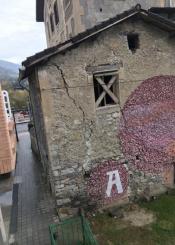 Derrumbamiento de casa inminente en Tolosa