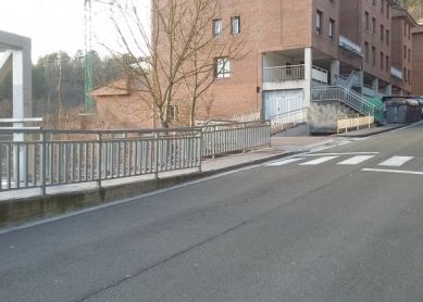 Un barrio con aceras  intransitables