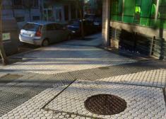 Pavimento deslizante en el barrio de Gros 