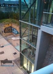 Pintadas en el ascensor del Paseo de Lete