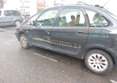 Golpe en coche