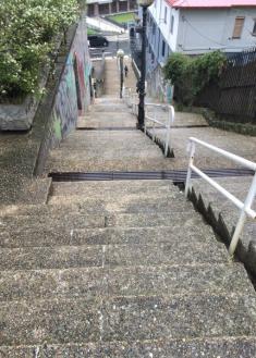 Las escaleras sin fin en Escolta Real / Heriz