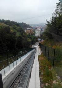 Ascensor inclinado   que sube de Morlans a la rotonda  del  paseo de  Izotegi  