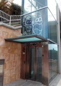 Ascensor que une Pío Baroja con paso de yate pintorrojeado desde hace meses