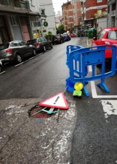 Agujero en la carretera 