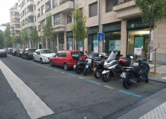 Motos mal aparcadas