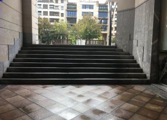 ¿Por qué no hay barandillas?