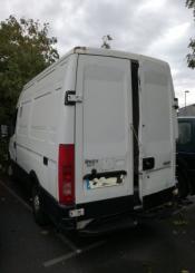 MUTRIKU : FURGONETA ABANDONADA ...A QUIEN CORRESPONDA