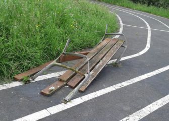 Botellón y destrozos en Ametzagaña