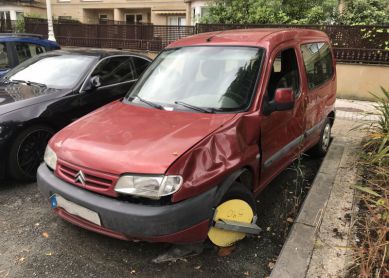 Coches abandonados en Ondarreta