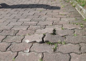 Pavimento en pesimas condiciones, grave peligro