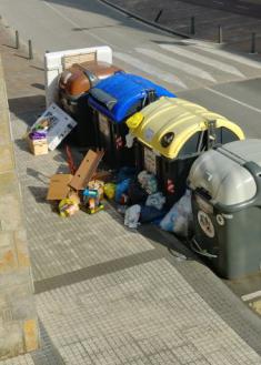 Un vertedero debajo de mi ventana en Zumaia