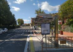 Nueva marquesina que tapa un semáforo