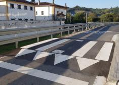 TxominBerria: Paso de cebra elevado hacia una valla y caida de 4 metros