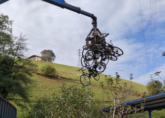 En el parque móvil del ayuntamiento se destrozan bicis